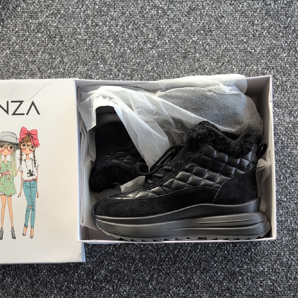 NWT Lonza Maroon Boot In Black